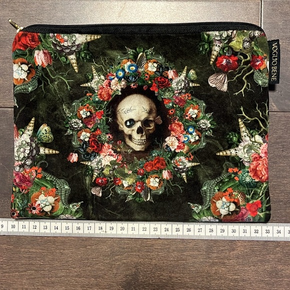 Vogliobene pouch with skull and flowers - Picture 8 of 15